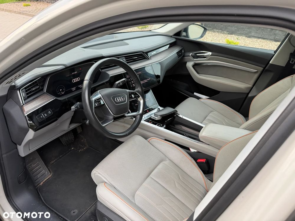 Audi e-tron 55 Quattro Advanced - 11
