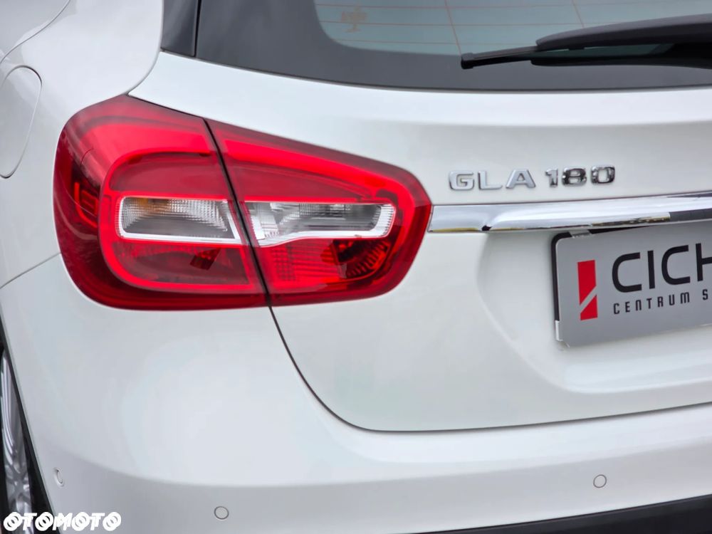 Mercedes-Benz GLA 180 7G-DCT Style - 28