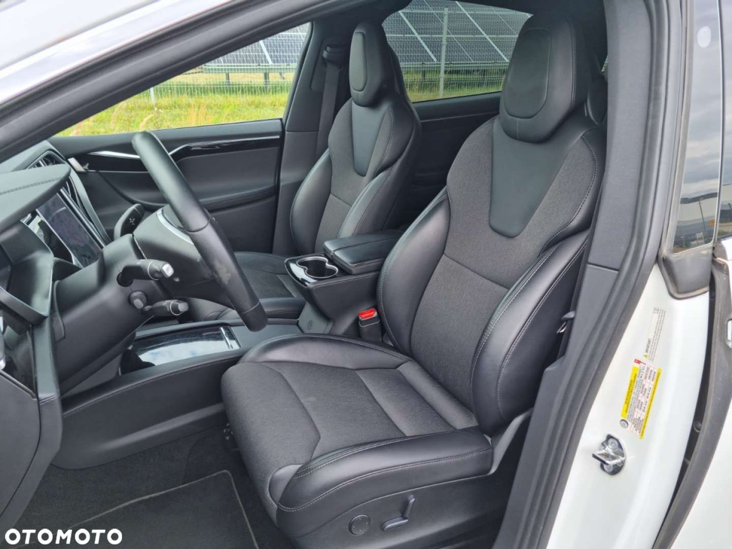 Tesla Model X 75 D - 17