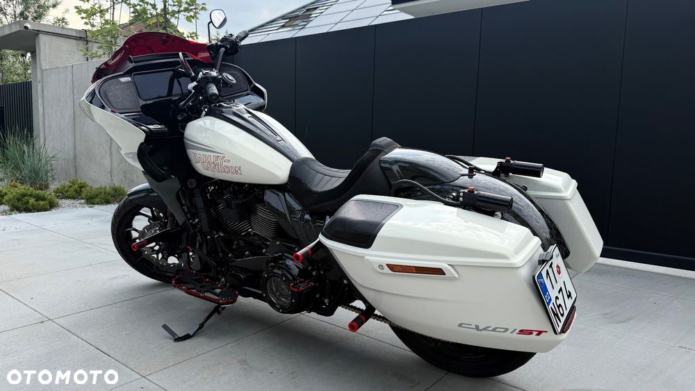 Harley-Davidson Touring Road Glide - 24