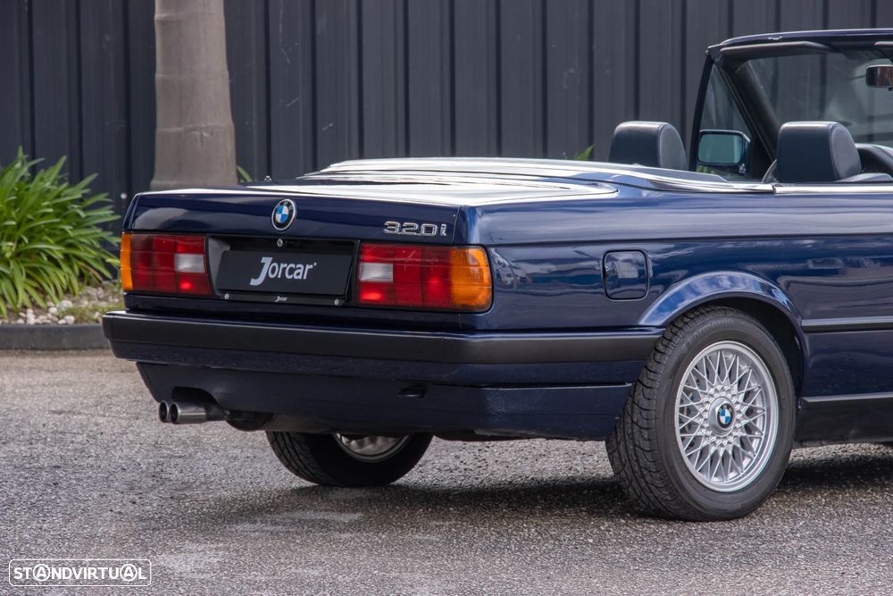BMW 320 i Cabriolet - 15