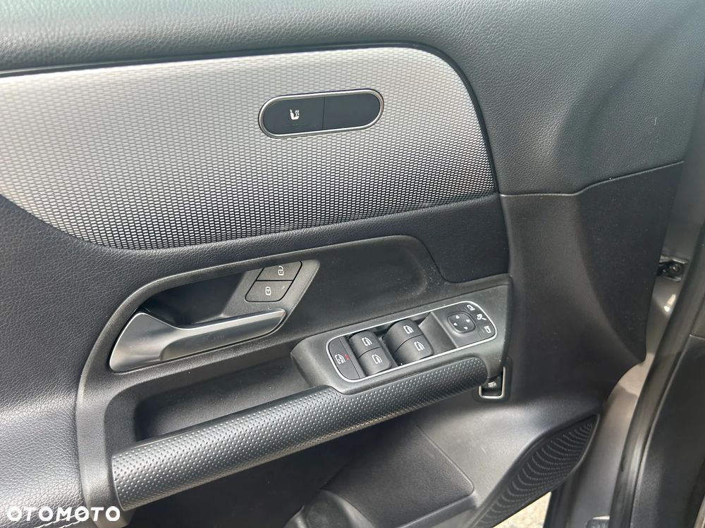 Mercedes-Benz GLB 200 Style 7G-DCT - 29