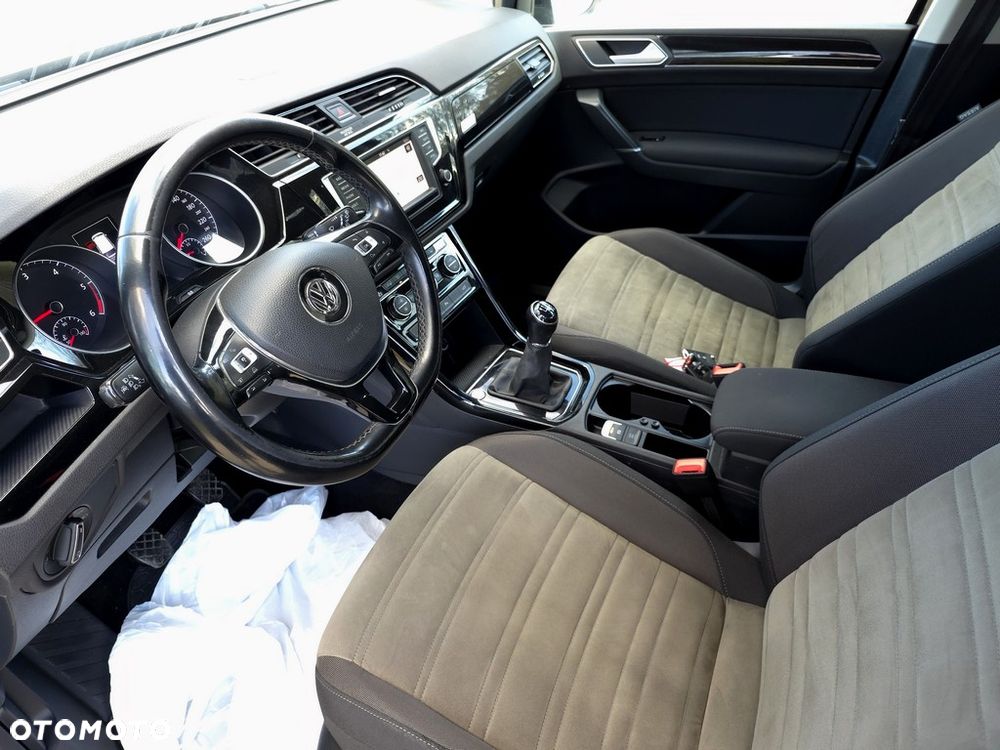 Volkswagen Touran 2.0 TDI BMT Highline - 11
