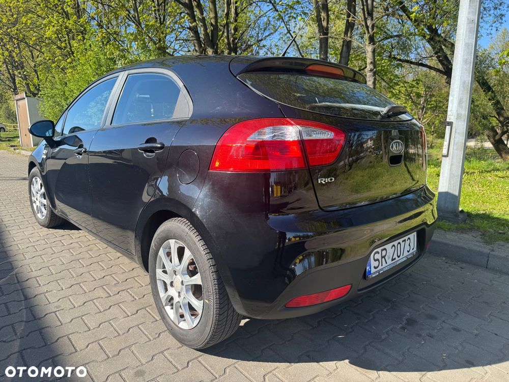 Kia Rio - 4