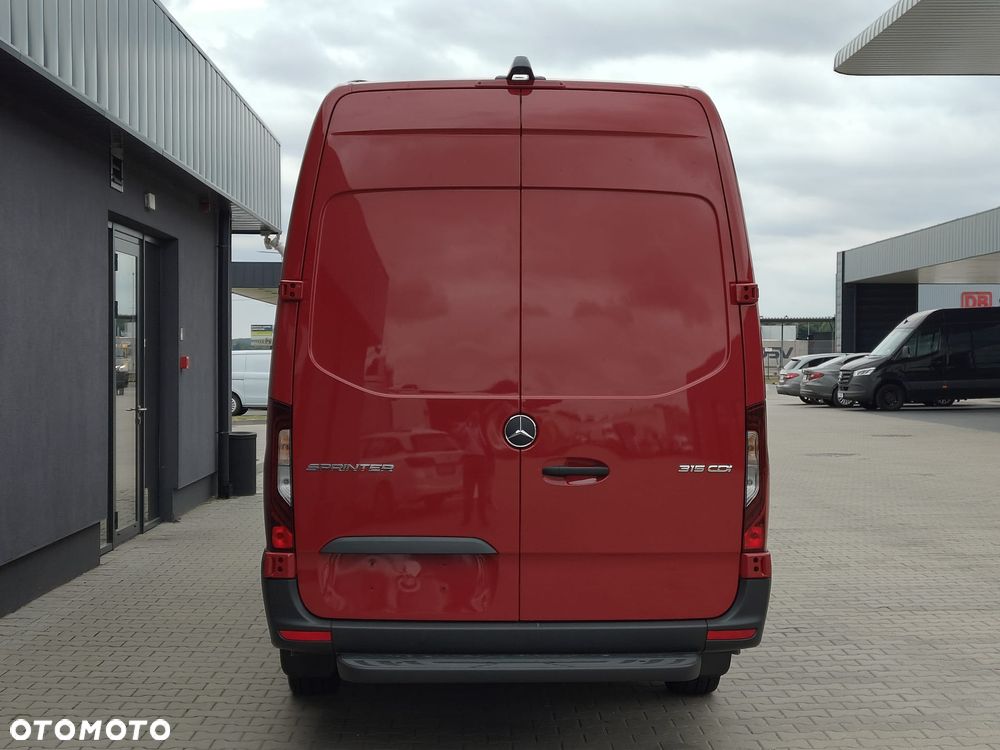 Mercedes-Benz Sprinter - 7