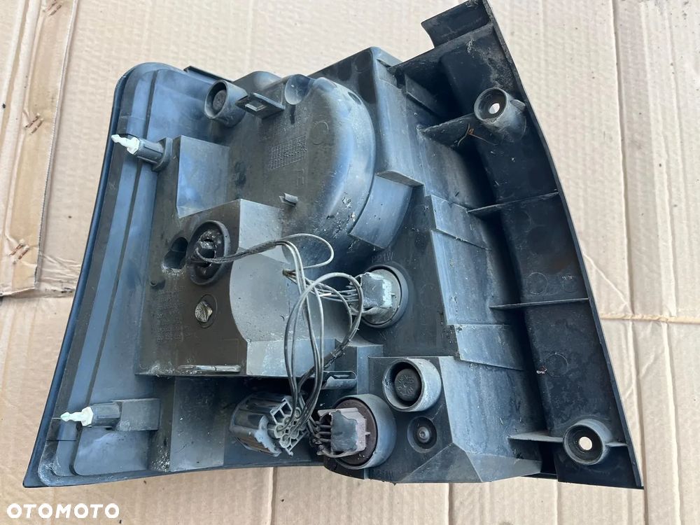 Lampa tylna prawa na części RANGE ROVER SPORT L320 2005-09 - 3