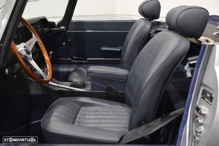 Jaguar E-Type - 6
