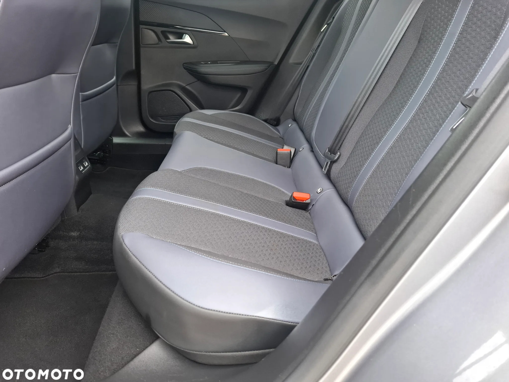 Peugeot 2008 1.2 PureTech Allure Pack S&S - 32
