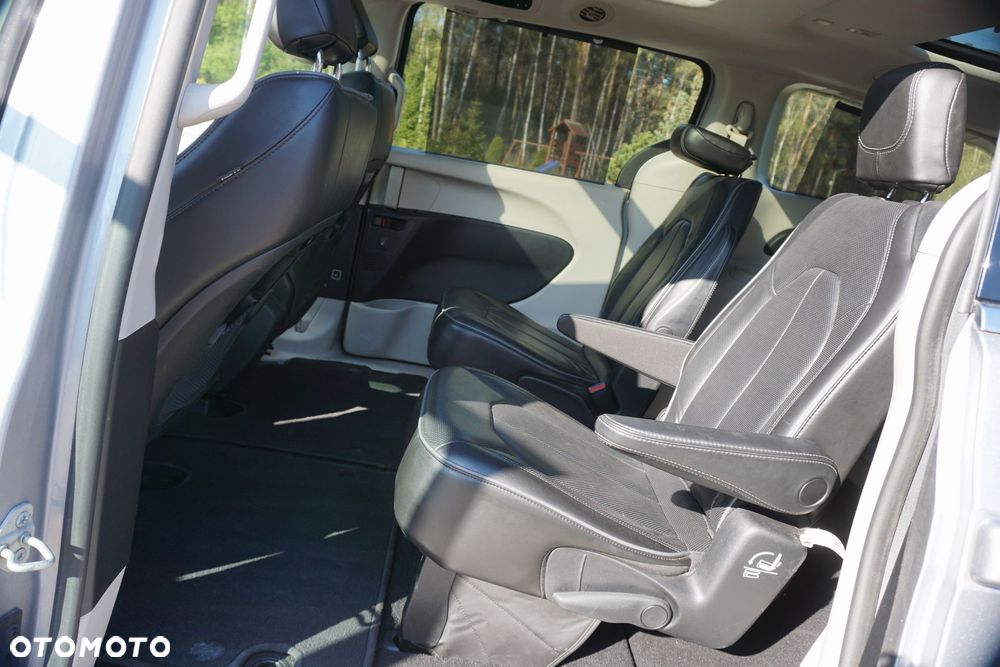 Chrysler Pacifica - 15