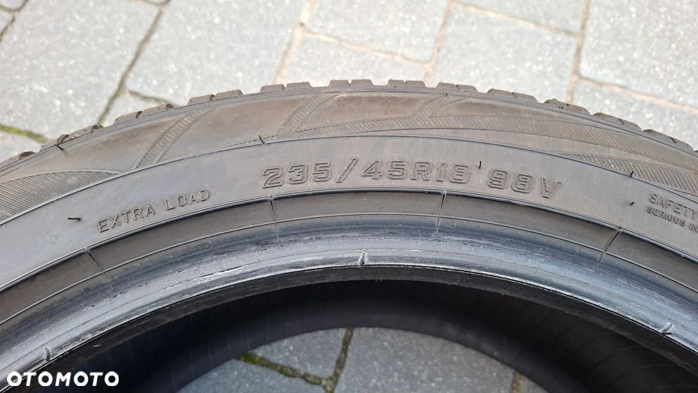 Opona zimowa Falken Eurowinter HS01 235/45 R18 - 4