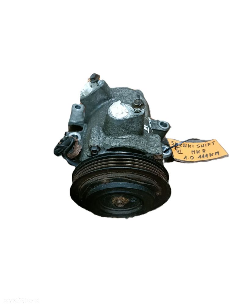 SUZUKI SWIFT VI MK8 17-20 r. 1,0 B 111 KM sprężarka kompresor klimatyzacji DENSO 447280-3593 * - 2