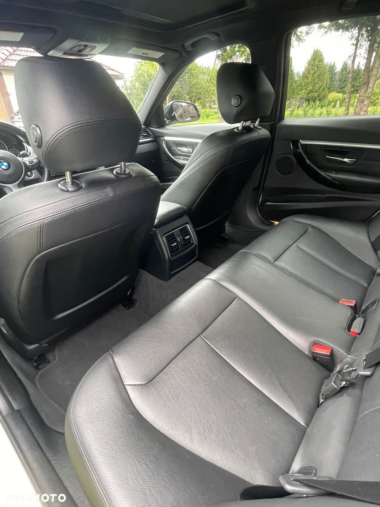 BMW Seria 3 330i xDrive - 16