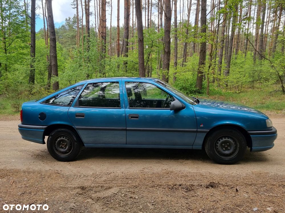 Opel Vectra 1.6 GL - 8