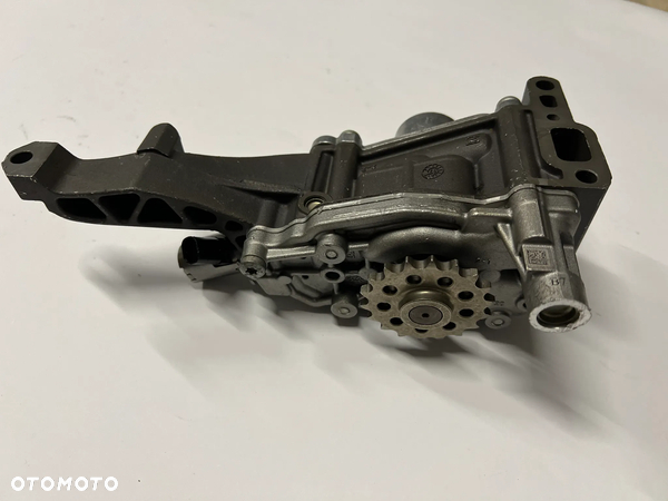 Mercedes 3,0 v6 CDi pompa oleju 6421801800 6421803101 A6421812801 A6421811347