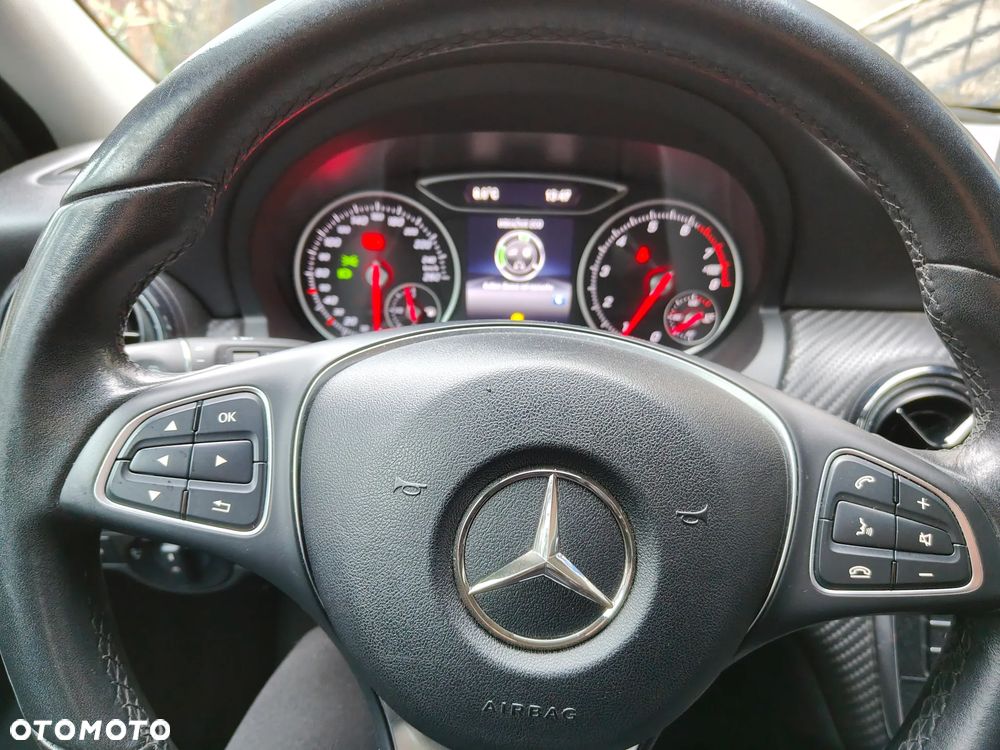 Mercedes-Benz GLA 200 - 9