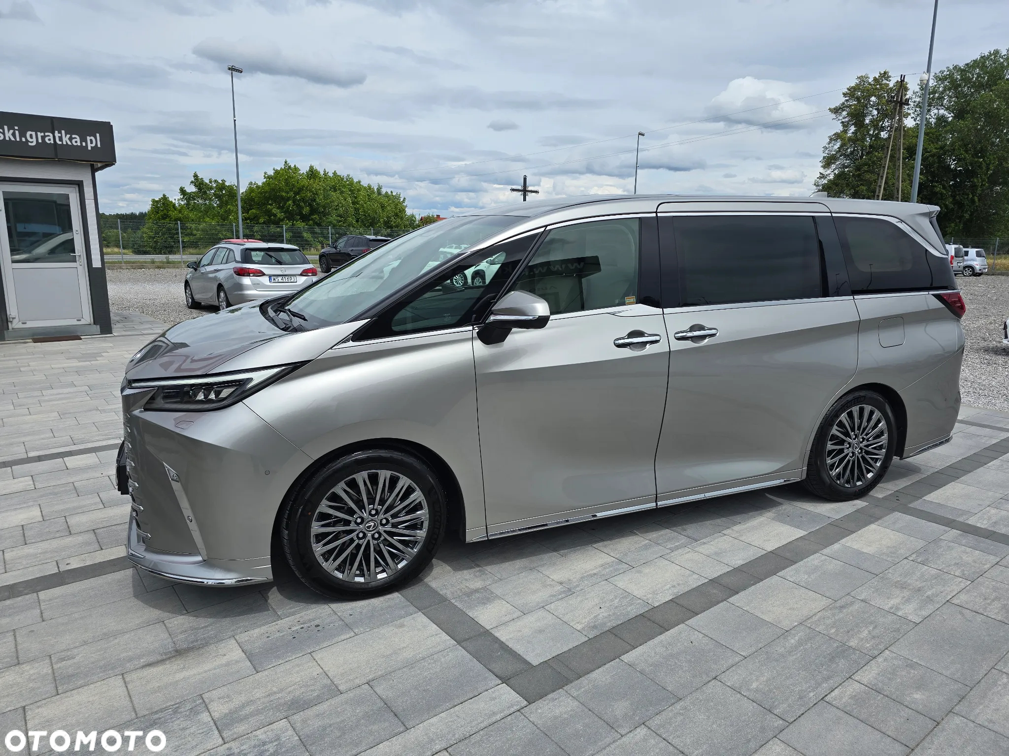 Lexus LM 350h Omotenashi - 8