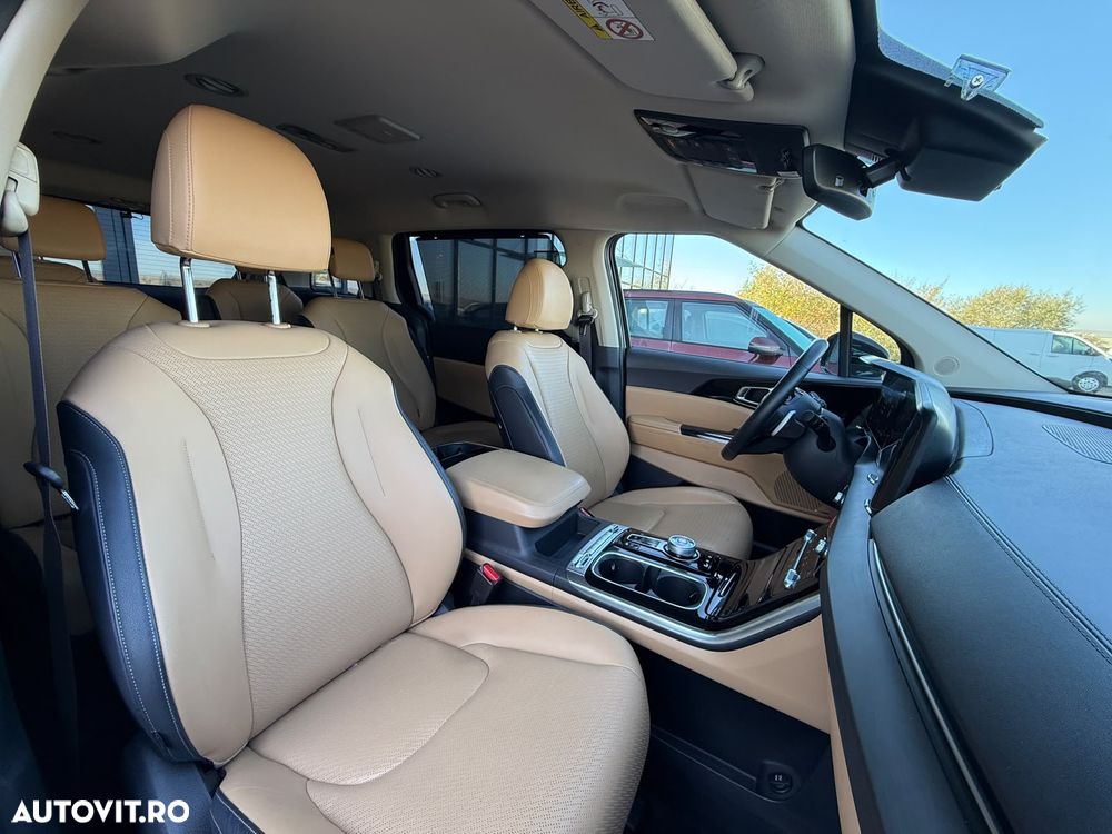Kia Carnival - 25