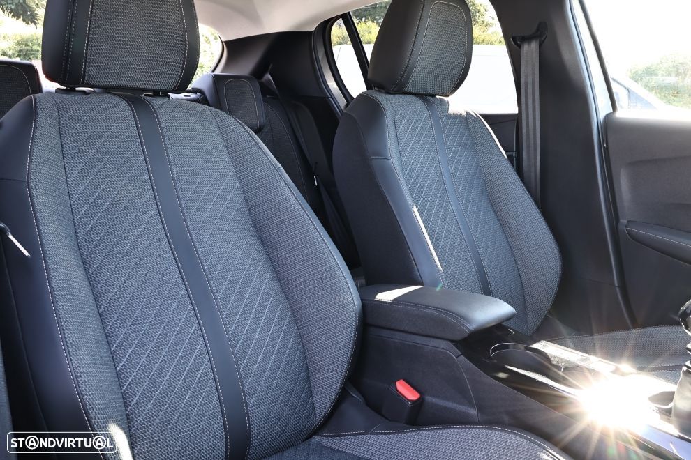 Peugeot 208 1.2 PureTech Allure - 12