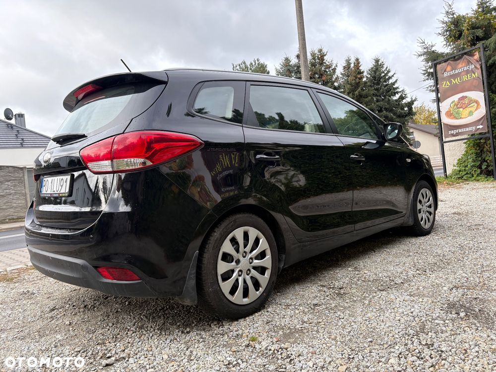 Kia Carens - 8