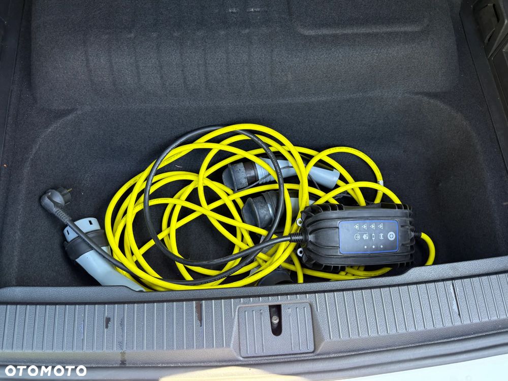 Volkswagen Passat - 17