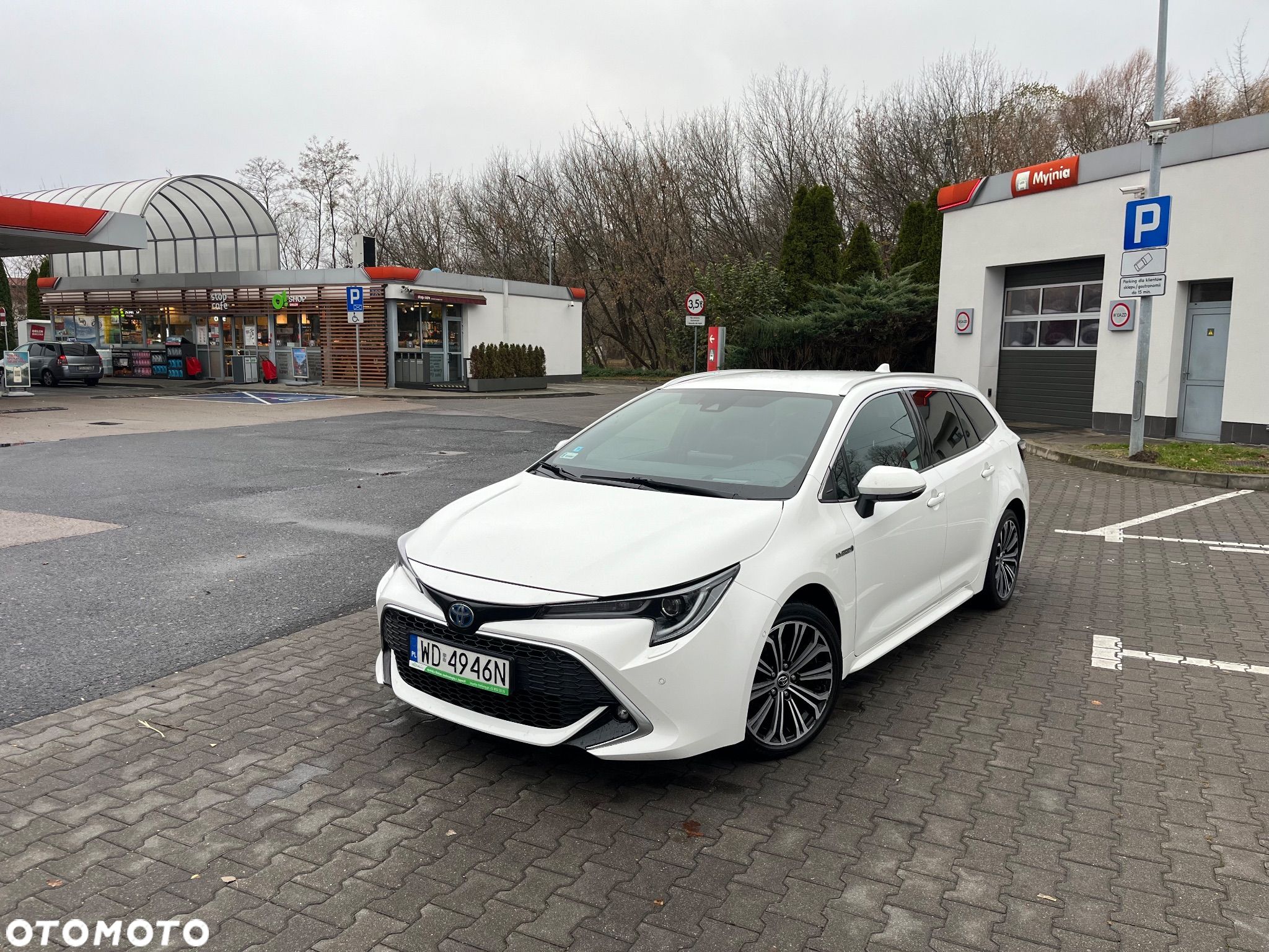 Toyota Corolla 2.0 Hybrid Executive - 1