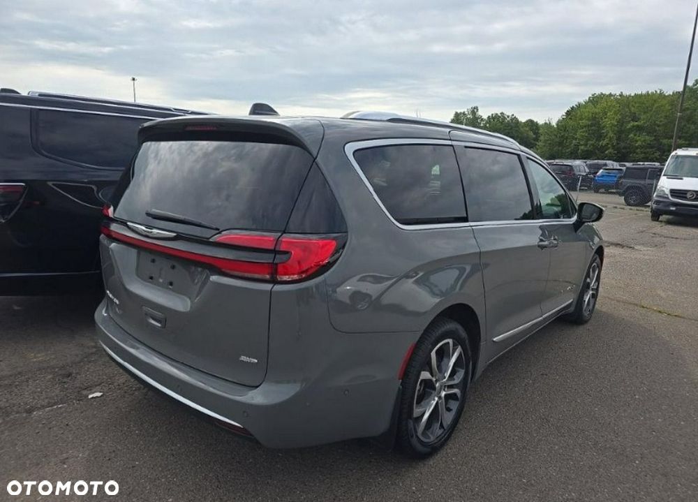 Chrysler Pacifica - 4