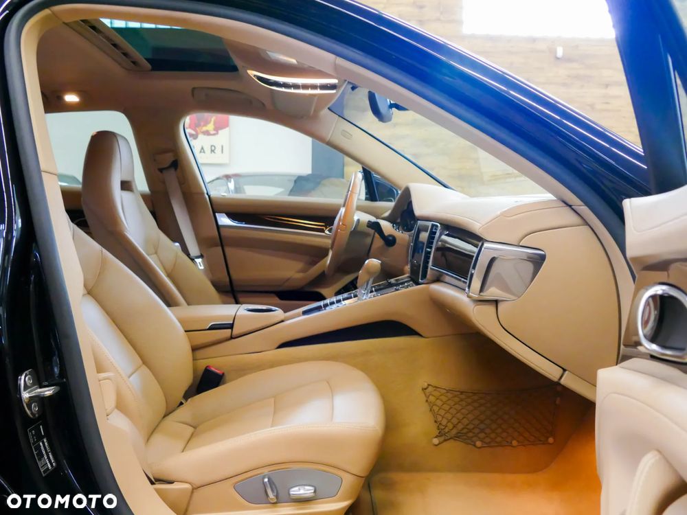 Porsche Panamera 4S PDK - 12