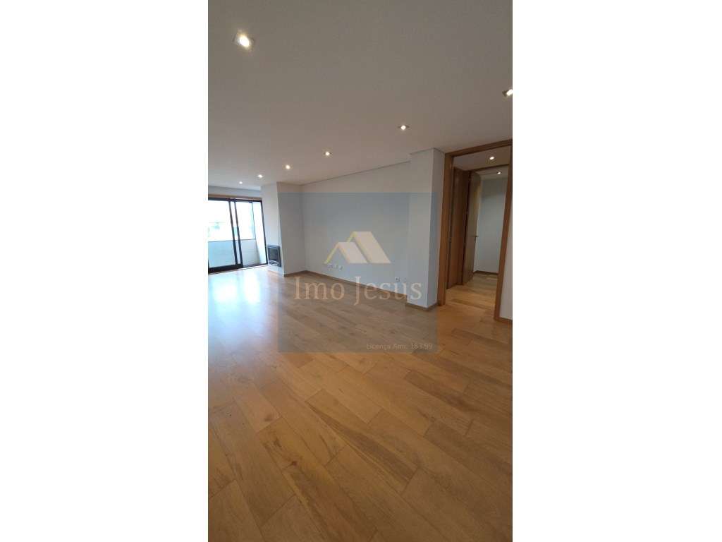 Apartamento T2 Centro de Canelas - Grande imagem: 5/24