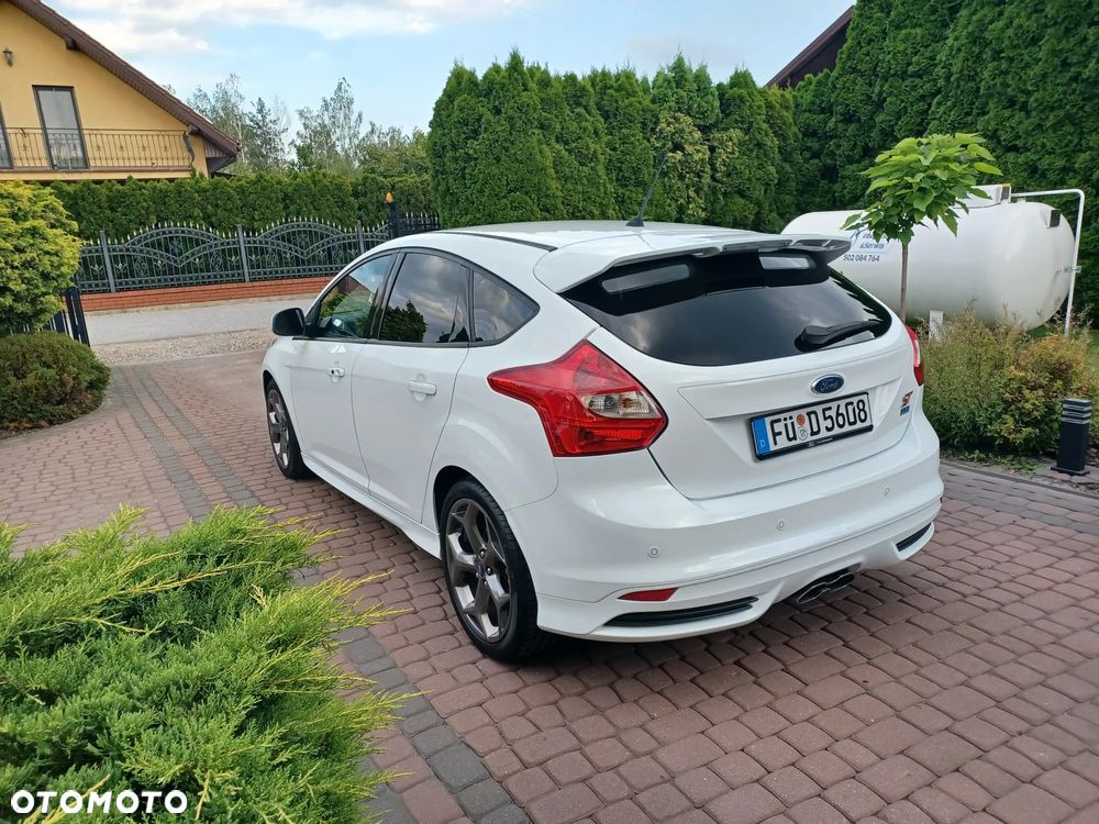 Ford Focus 2.0 EcoBoost ST mit Leder-Sport-Paket - 4