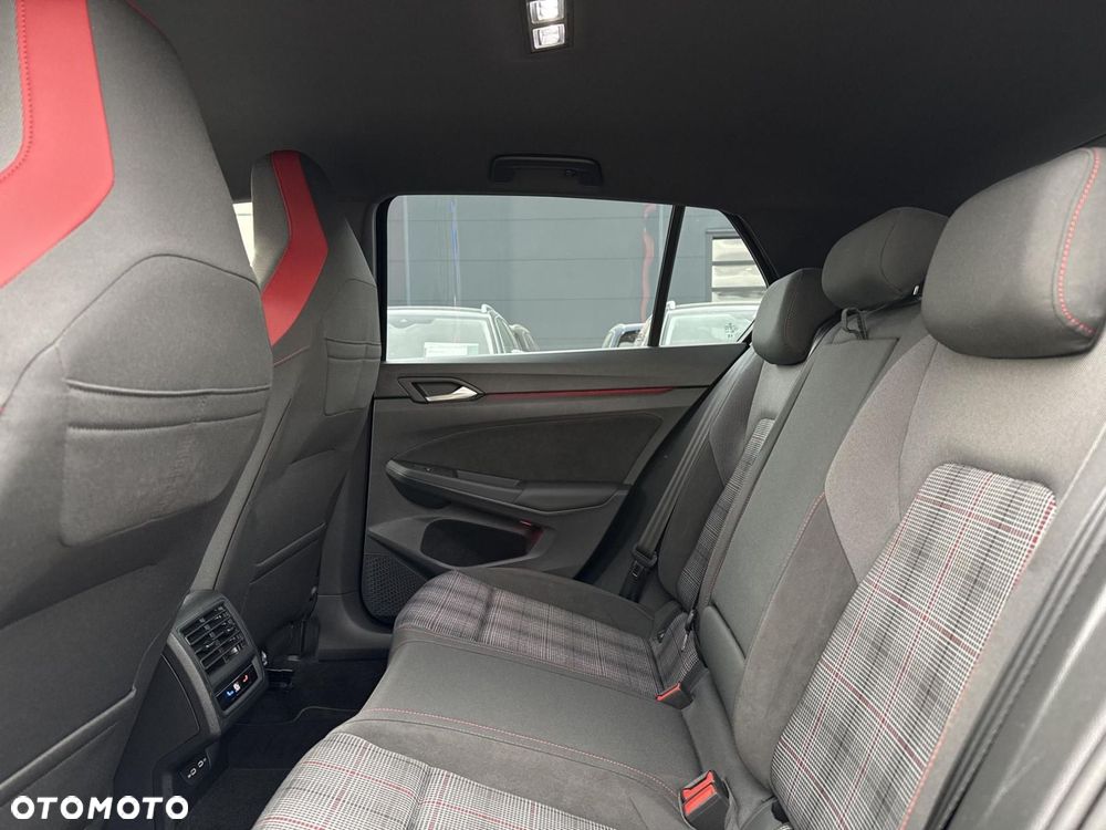 Volkswagen Golf - 12