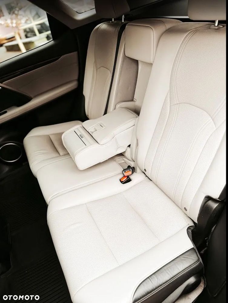 Lexus RX - 9