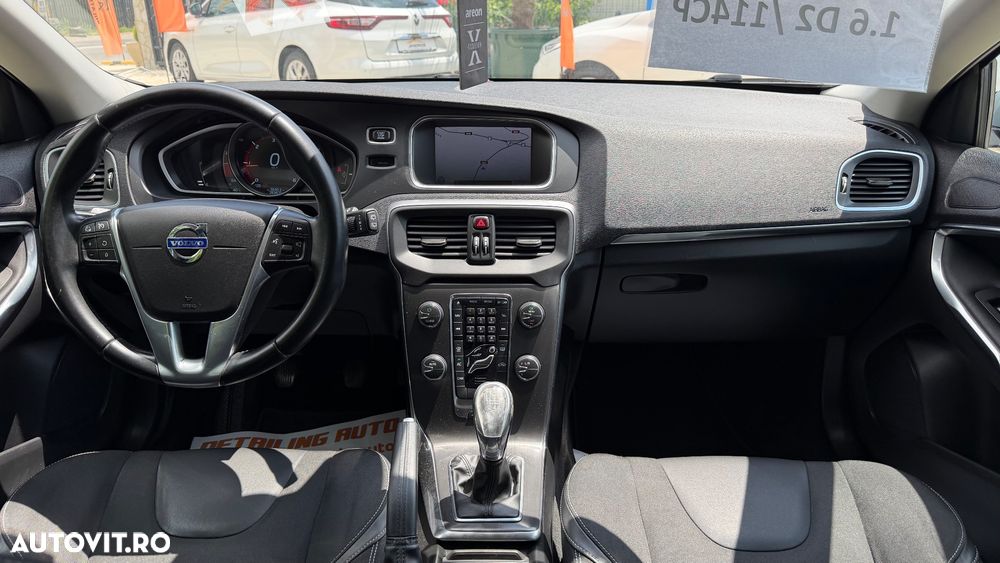 Volvo V40 D2 Momentum - 8