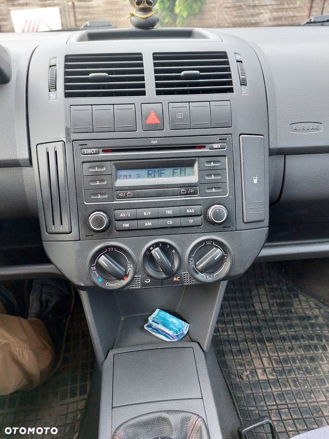 Volkswagen Polo 1.4 16V Comfortline - 4