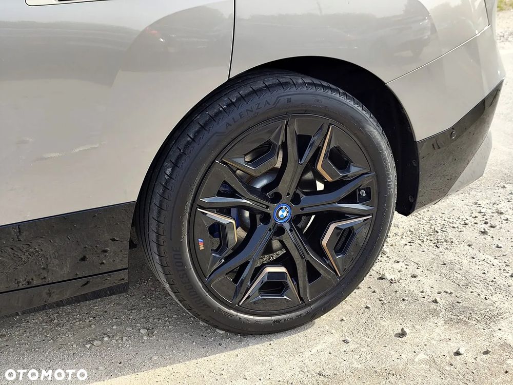BMW iX xDrive40 76.6kWh Signature - 13