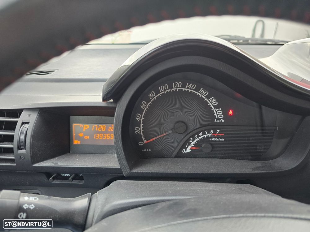 Toyota iQ 1.33 VVT-i 2 MultiDrive NAVI+Bluetooth - 8