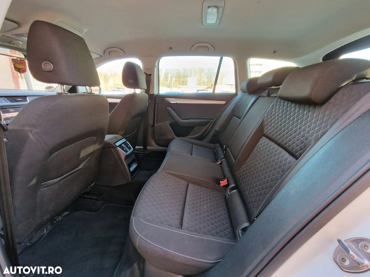 Skoda Octavia Combi 2.0 TDI DSG Edition - 7