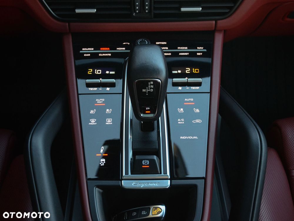 Porsche Cayenne - 40