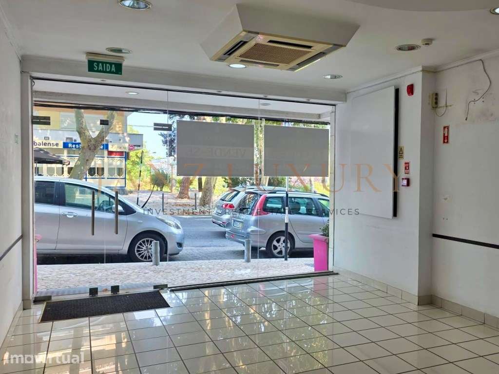 Excelente Loja para Investimento ou Negócio Próprio | Almada - Grande imagem: 2/20