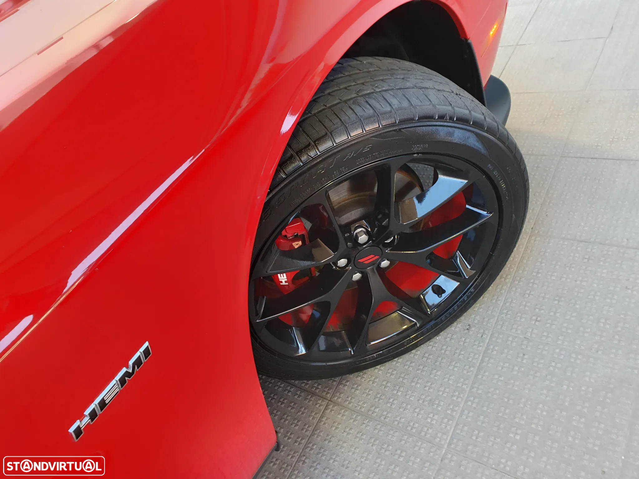 Dodge Challenger Auto R/T Plus Shaker - 36