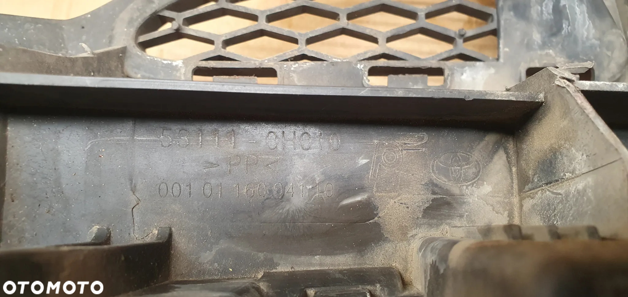 Grill atrapa zderzaka Toyota Aygo 53111-0H010 - 7