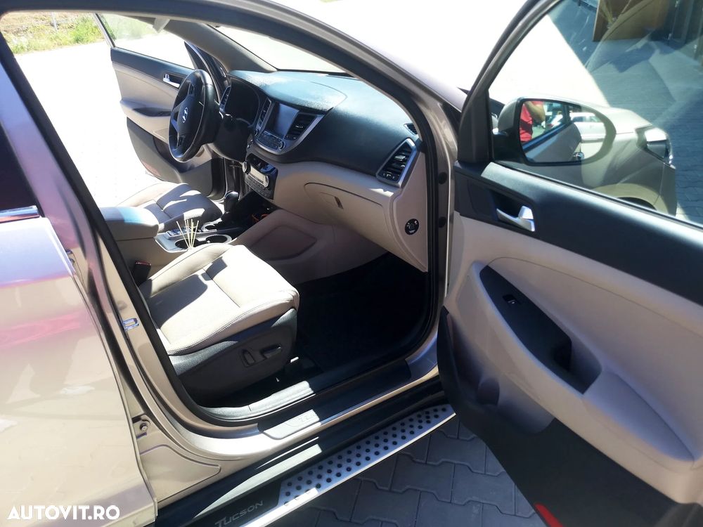 Hyundai Tucson 2.0 CRDI 4WD Automatik Premium - 25