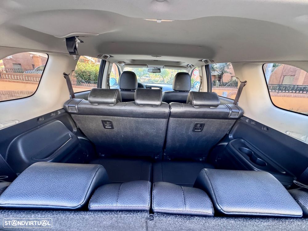Mitsubishi Outlander 2.2 DI-D Instyle Navi Black Edition - 9