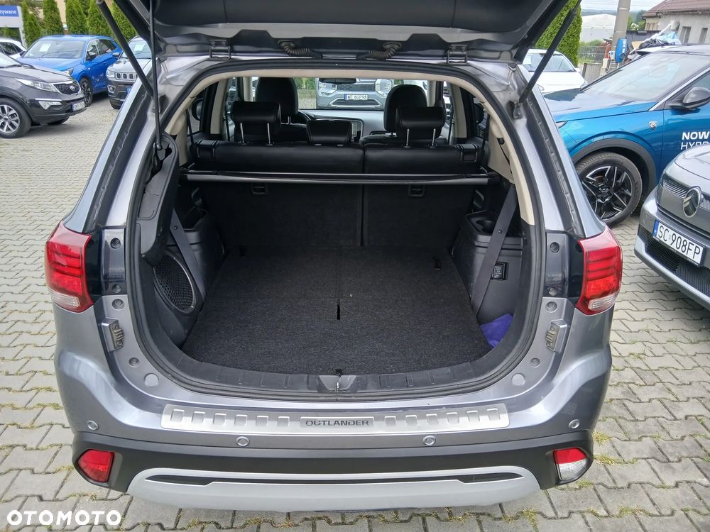 Mitsubishi Outlander 2.0 Instyle + 4WD CVT - 8