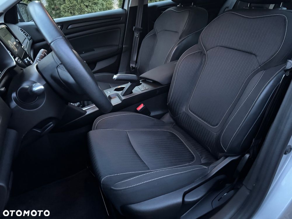 Renault Megane 1.5 Blue dCi Intens - 11