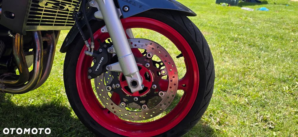 Suzuki GSR - 8