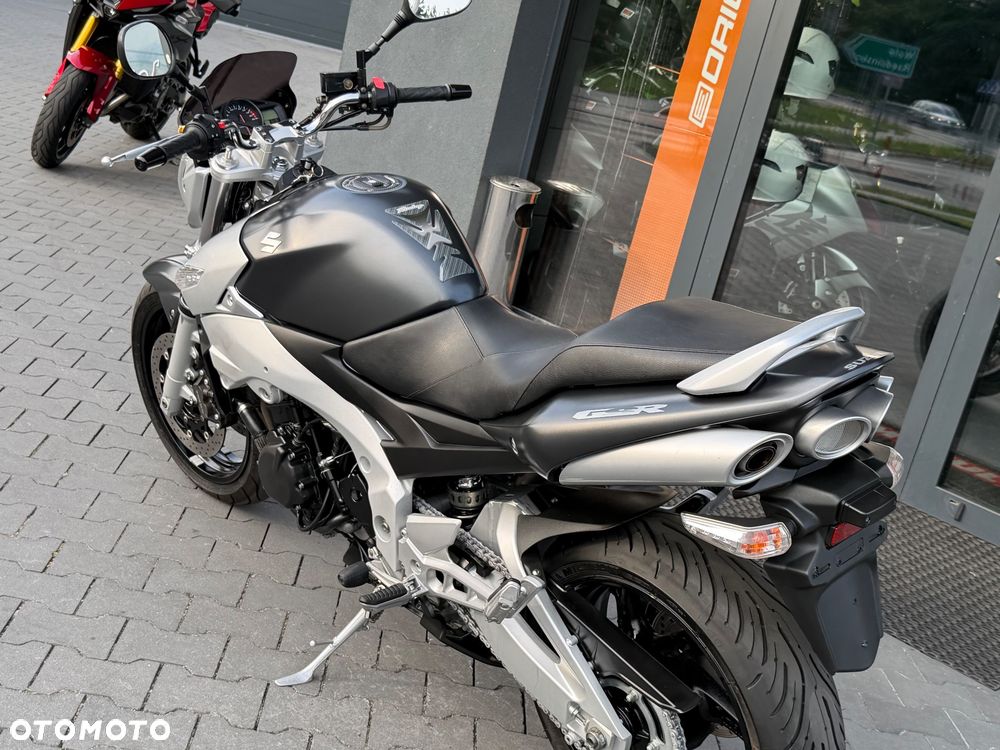 Suzuki GSR - 30