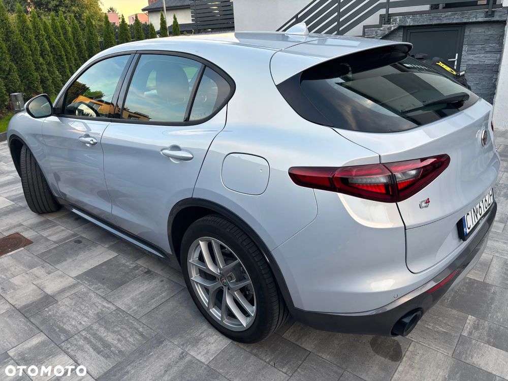 Alfa Romeo Stelvio 2.0 Turbo 16V AT8-Q4 Ti - 9