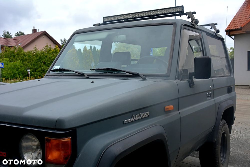 Toyota Land Cruiser - 1