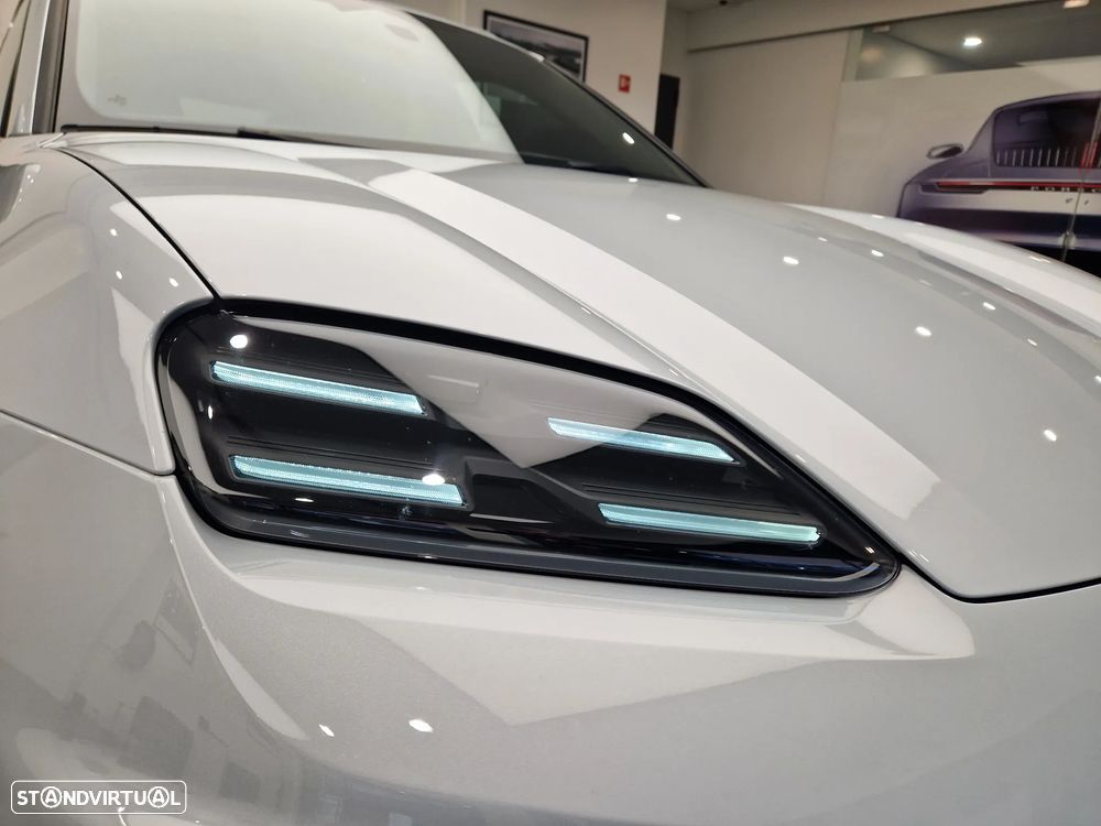 Porsche Macan Electric 4 - 8