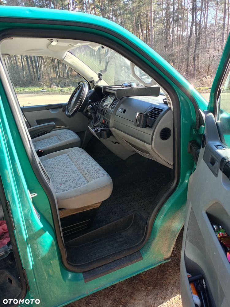 Volkswagen Caravelle - 9
